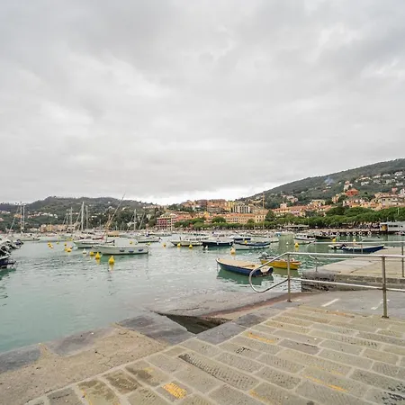 A Casa Di Chiara, Centro 50 Metri Dal Mare Διαμέρισμα