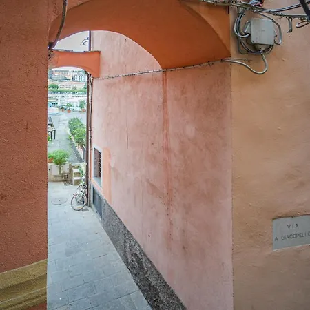 A Casa Di Chiara, Centro 50 Metri Dal Mare Διαμέρισμα *